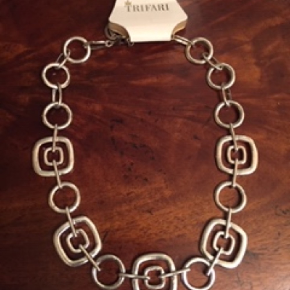 Trifari silver tone necklace with extender
